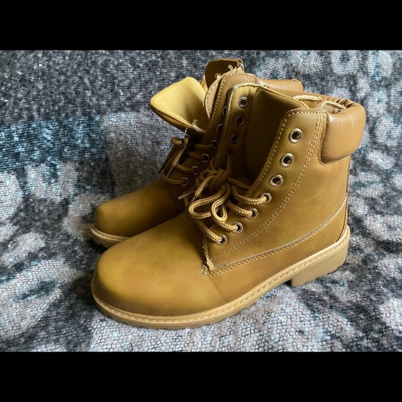 New Unused Camel Double Lace-Up Ankle Boot - Picture 3 of 7